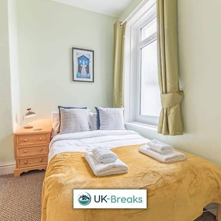 Large, Centrally Located, 5 Bedroom House Workington Buitenkant foto